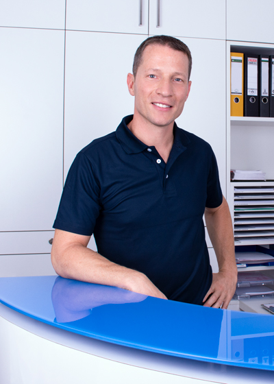 Zahnarzt Dr. med. dent. Bernhard Jung | Foto: webmelone Zahnarzt Dr. med. dent. Bernhard Jung | Foto: webmelone